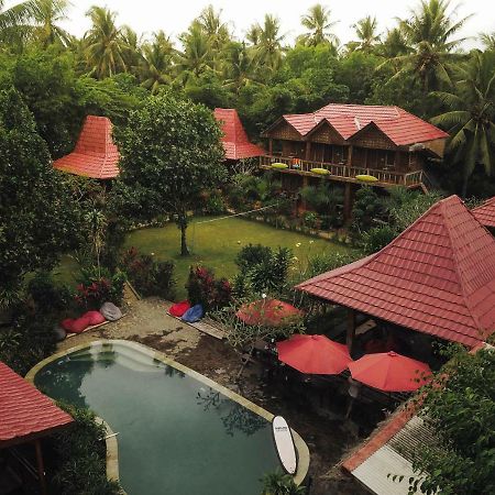 Mojosurf Camp Red Island Hotel Pasanggaran ภายนอก รูปภาพ