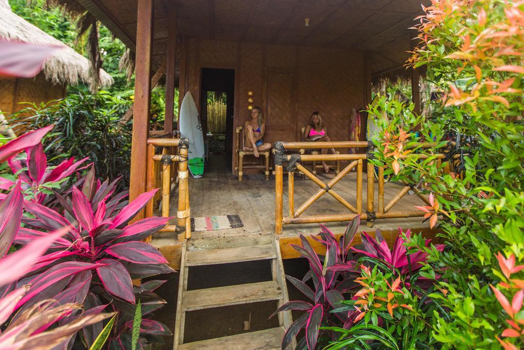Mojosurf Camp Red Island Hotel Pasanggaran ภายนอก รูปภาพ