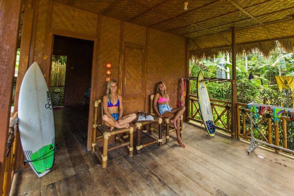 Mojosurf Camp Red Island Hotel Pasanggaran ภายนอก รูปภาพ