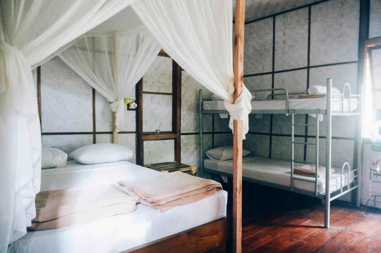 Mojosurf Camp Red Island Hotel Pasanggaran ภายนอก รูปภาพ