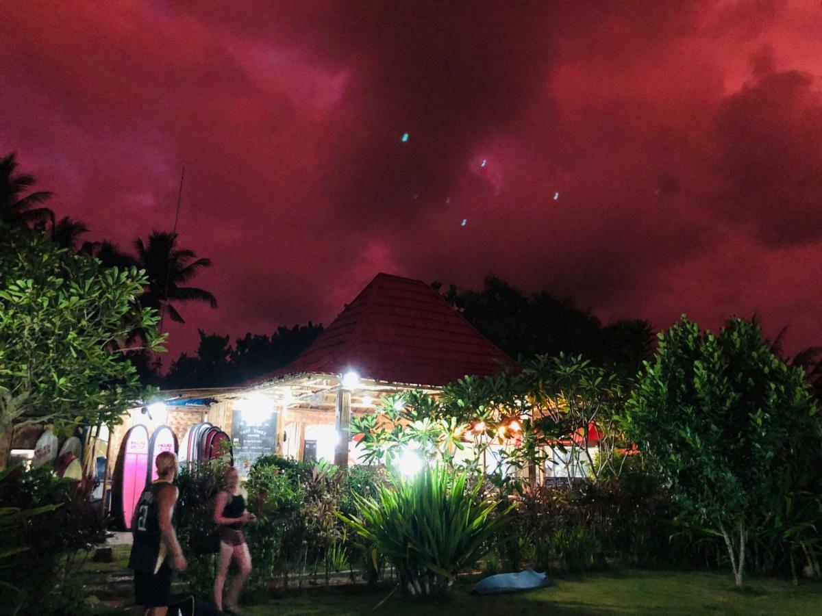 Mojosurf Camp Red Island Hotel Pasanggaran ภายนอก รูปภาพ