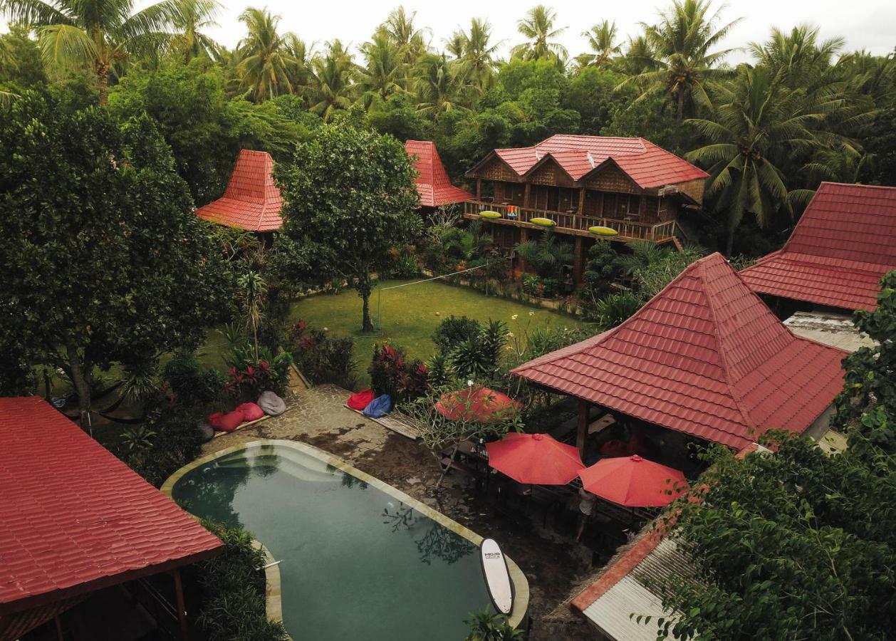 Mojosurf Camp Red Island Hotel Pasanggaran ภายนอก รูปภาพ